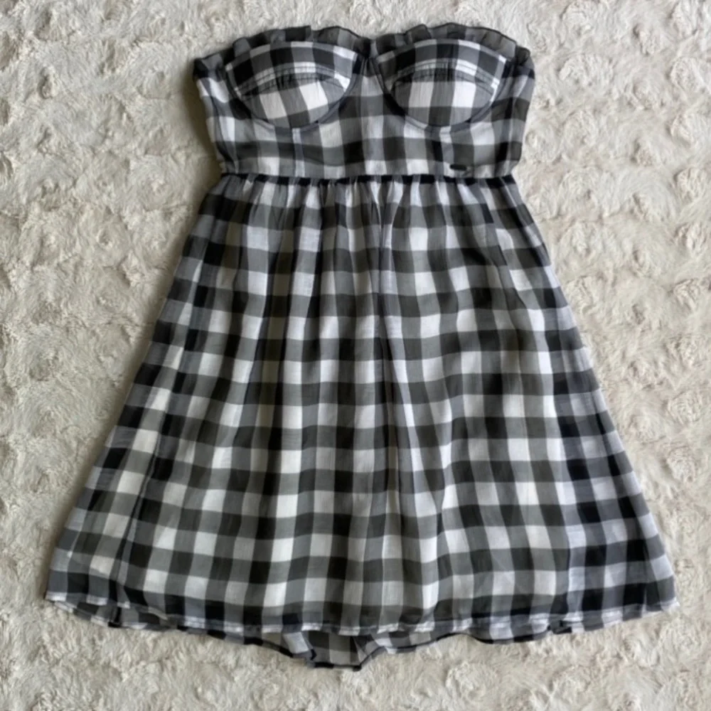 {SOLD} GUESS Gingham Strapless Dress Black & White - Picture 2 of 11